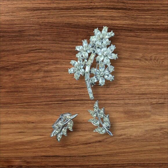 Vintage Sarah Coventry Rhinestone Flower Brooch & Clip-On Earrings Set - Picture 3 of 8